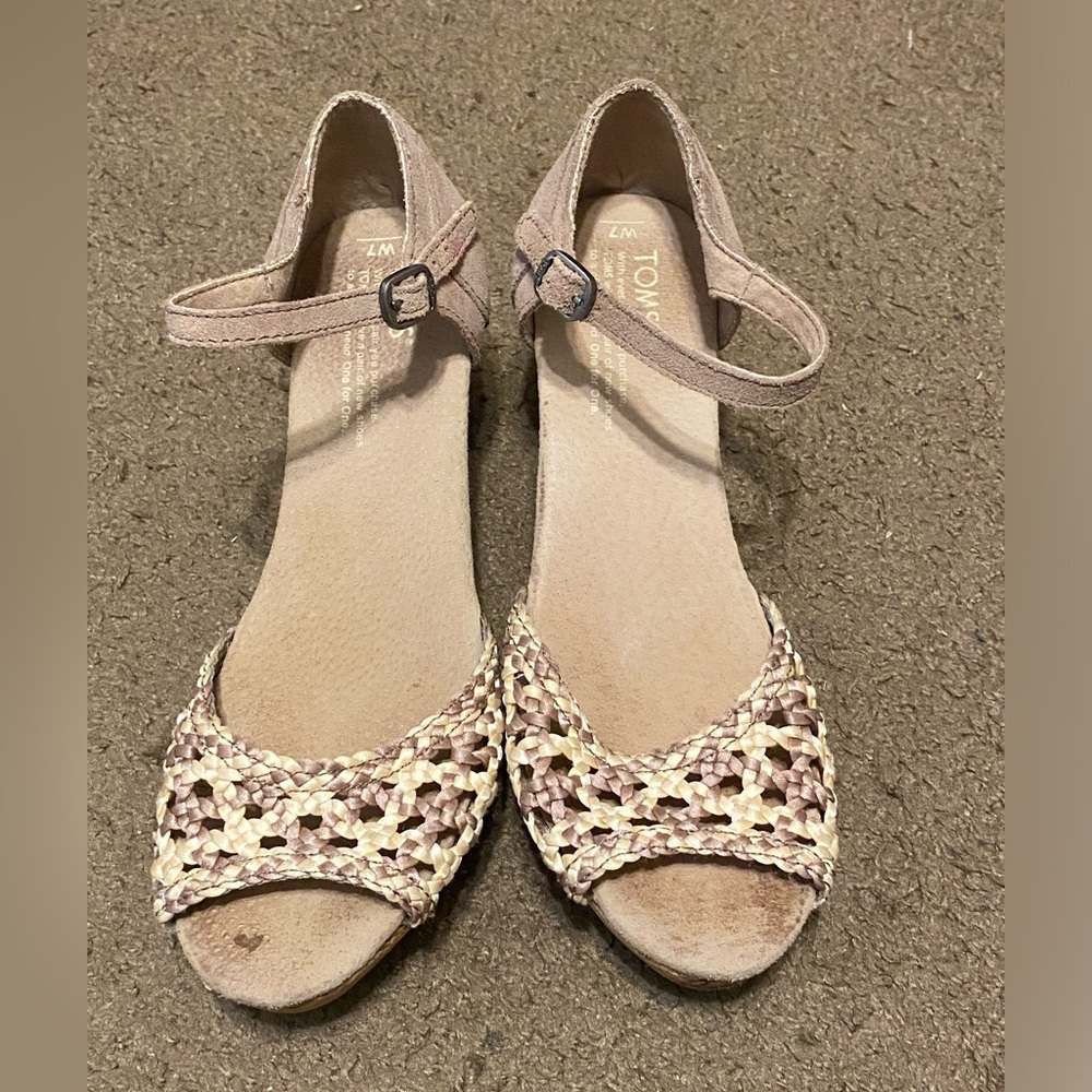 TOMS Platform Wedge Tan Stucco‎ Satin Woven Open Toe Sandals Womens Size 7